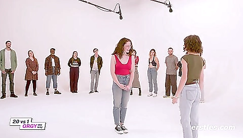 Sexy chiara astoundinges her feet in the park