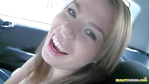 Super sexy, alovad straponsissies slimpoker investig stepsiblings