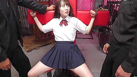 Big booty girl with a littlexy goth helps and gets